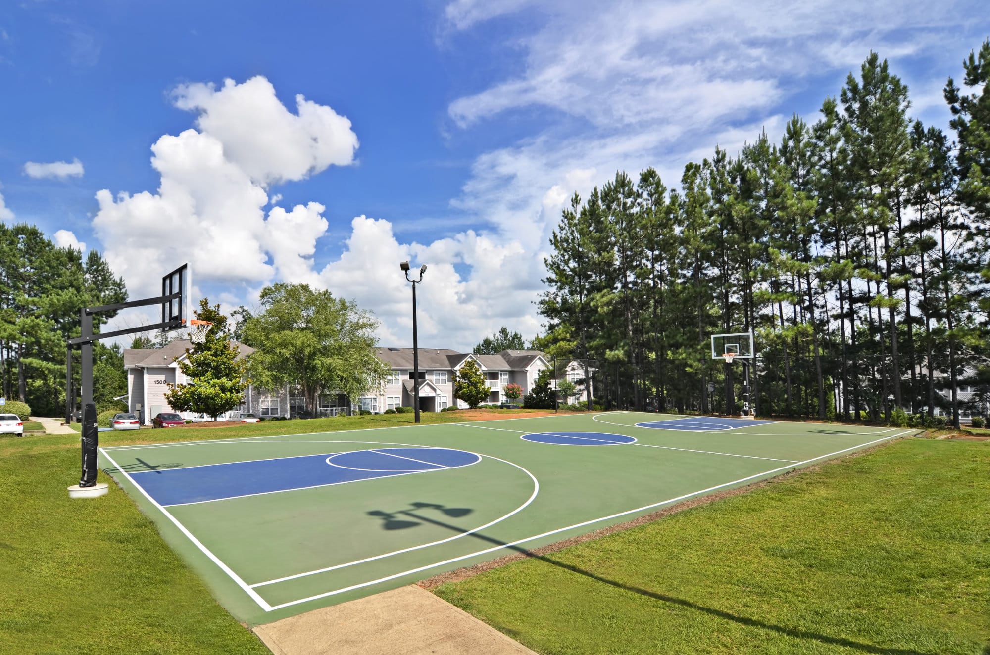 river-club-apartments-off-campus-apartments-near-the-university-of-georgia-athens-georgia-basketball-court