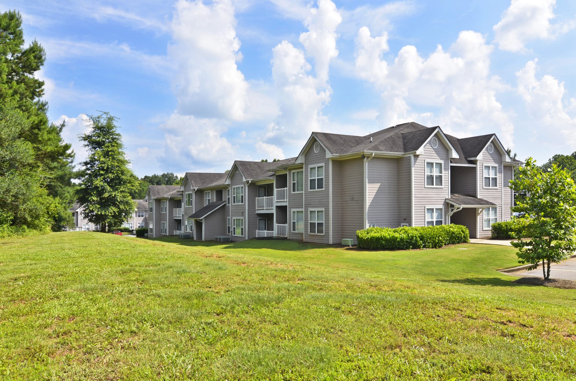 river-club-apartments-off-campus-apartments-near-the-university-of-georgia-athens-georgia-community-building-exterior