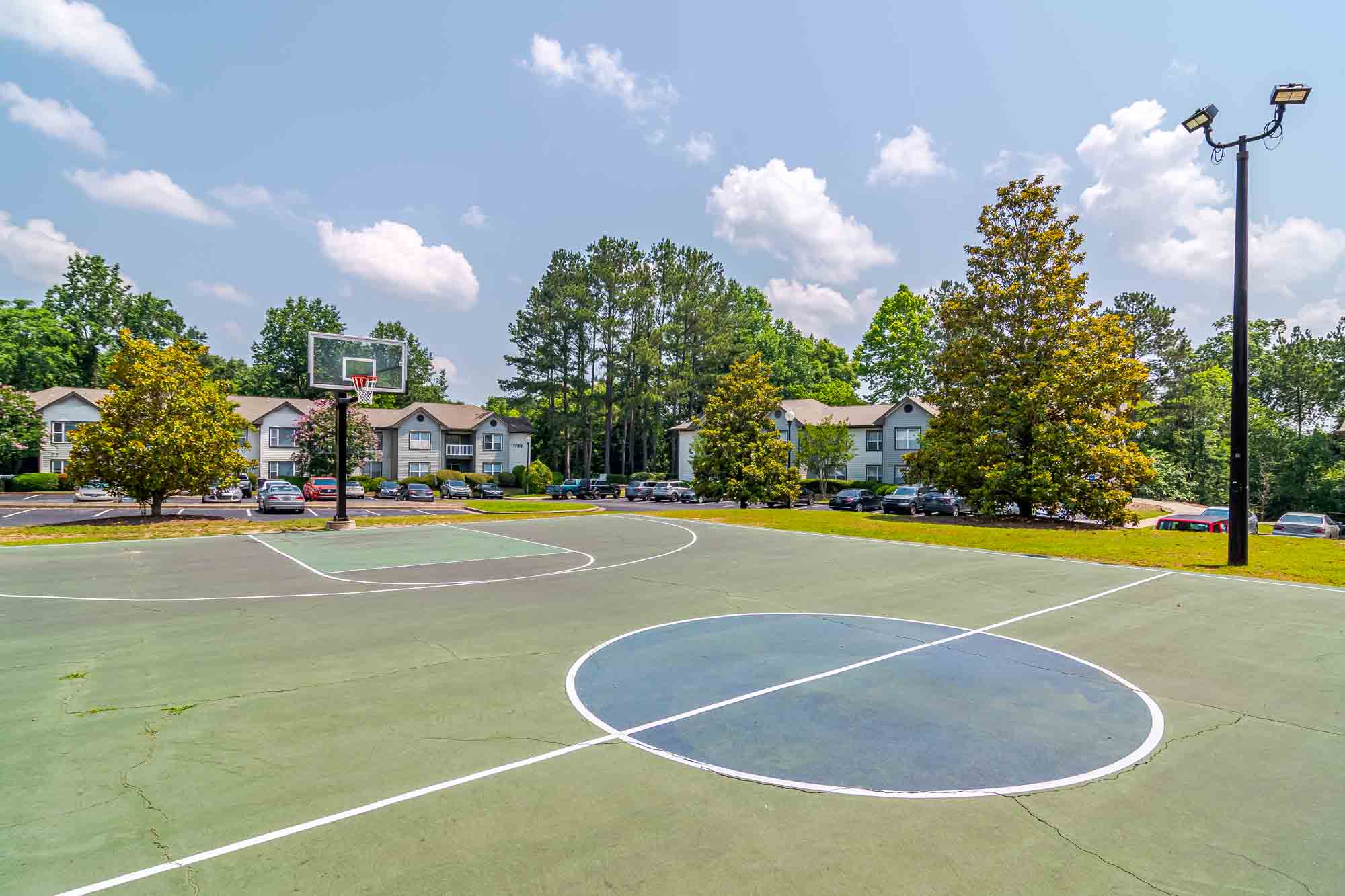 River-Club-Apartments-and-Townhomes-Near-University-of-Georgia-Basketball-Court