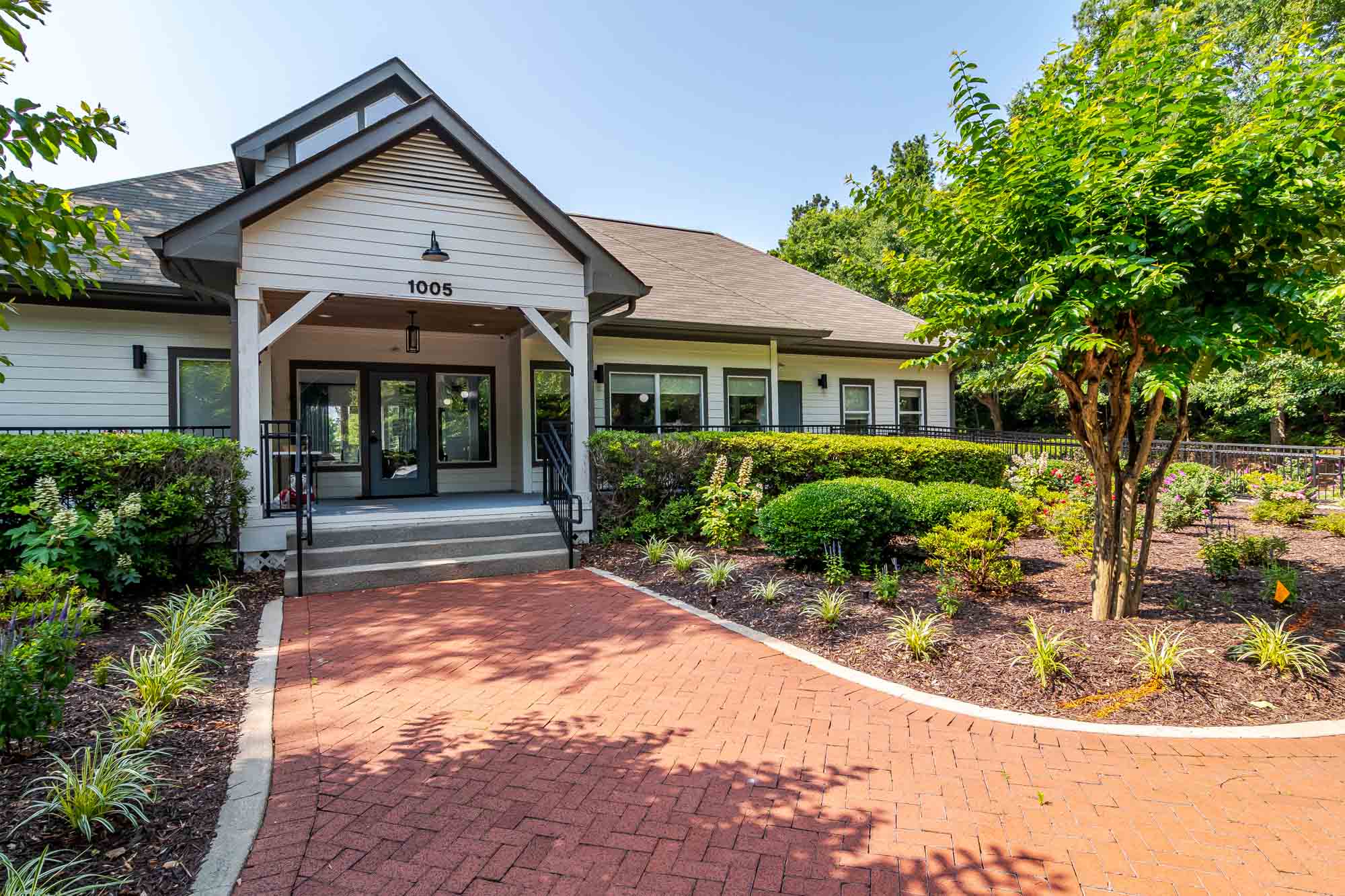 River-Club-Apartments-and-Townhomes-Near-University-of-Georgia-Clubhouse-Exterior