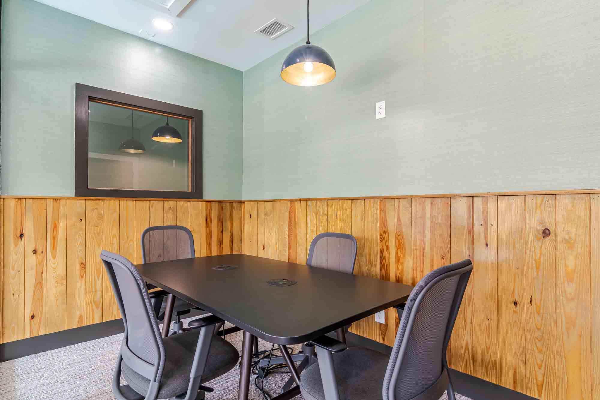 River-Club-Apartments-and-Townhomes-Near-University-of-Georgia-Clubhouse-Study-Room
